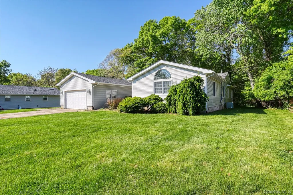 20 Valley Drive East Moriches NY 11940