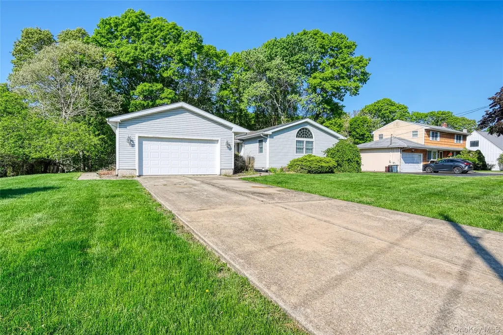 20 Valley Drive East Moriches NY 11940