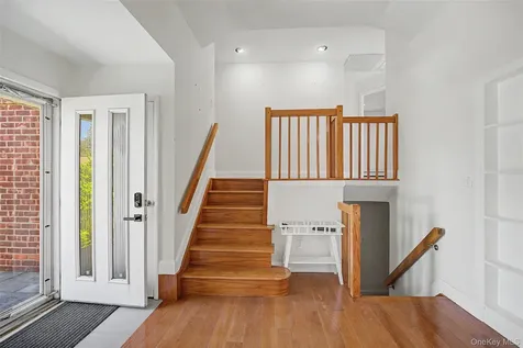 15 Hillvale Road Syosset NY 11791