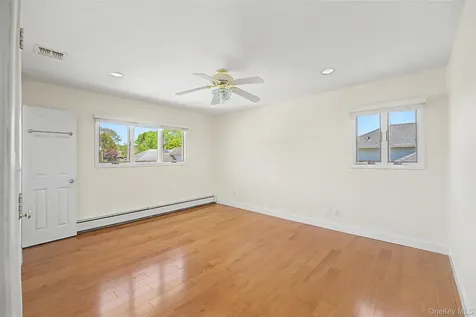 15 Hillvale Road Syosset NY 11791