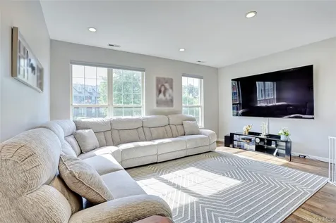 131 Meadow Lane Nanuet NY 10954