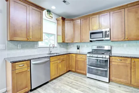 131 Meadow Lane Nanuet NY 10954