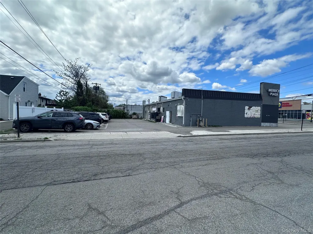 5640-18 Merrick Road Massapequa NY 11758