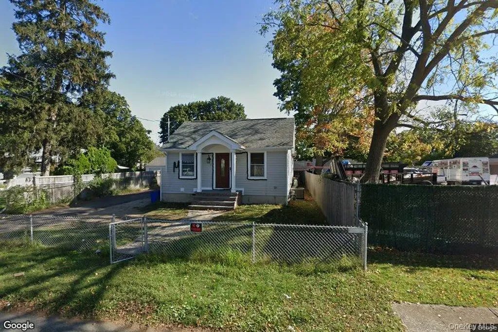 12 7th Avenue N Huntington Station NY 11746