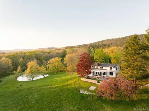 54 Far View Lane Hillsdale NY 12529