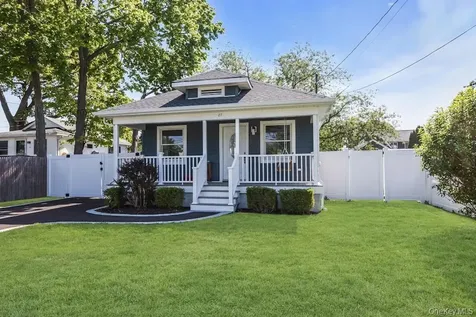 87 Willett Avenue Sayville NY 11782
