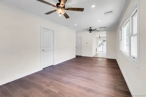 87 Willett Avenue Sayville NY 11782