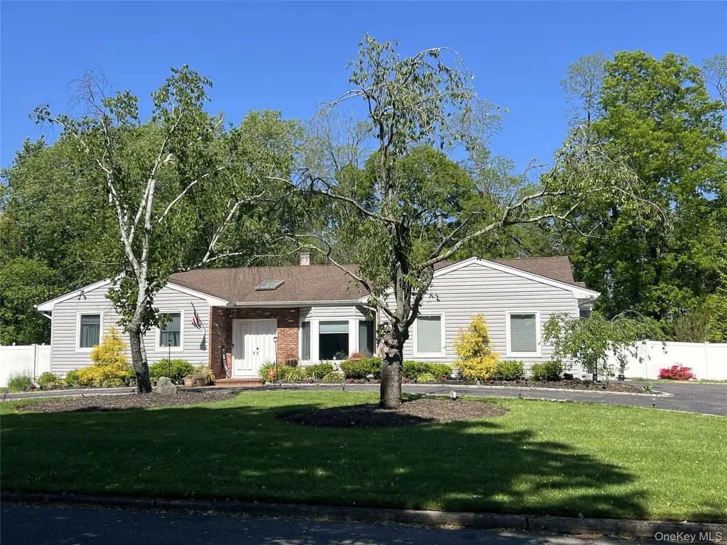 10 Bonaire Drive Dix Hills NY 11746