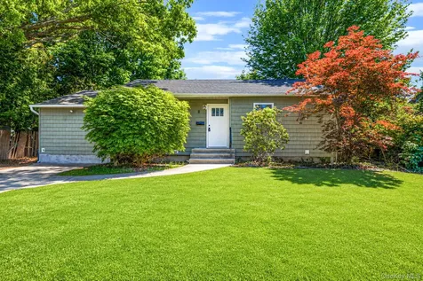 8 Wood Haven Place East Northport NY 11731