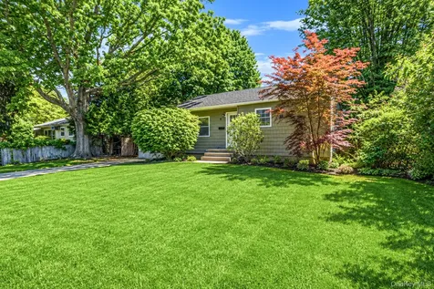 8 Wood Haven Place East Northport NY 11731