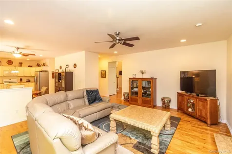 14 Glen Rock Circle Highland NY 12528