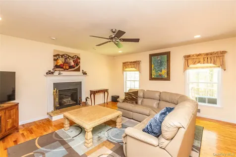 14 Glen Rock Circle Highland NY 12528
