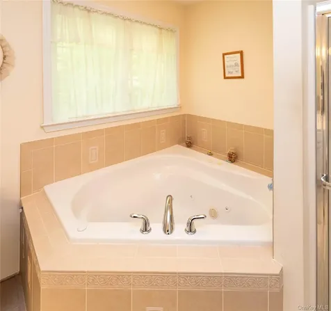 14 Glen Rock Circle Highland NY 12528