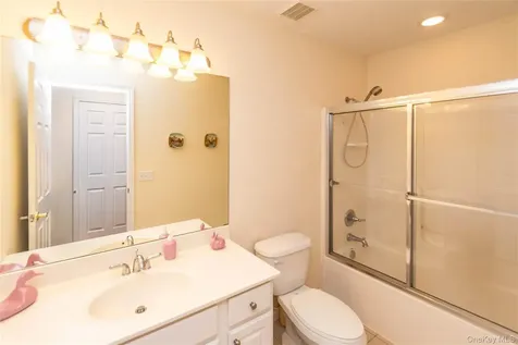 14 Glen Rock Circle Highland NY 12528