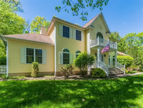 14 Glen Rock Circle Highland NY 12528