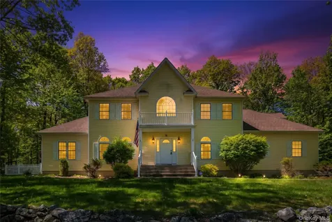 14 Glen Rock Circle Highland NY 12528