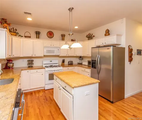 14 Glen Rock Circle Highland NY 12528