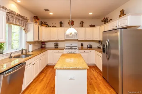 14 Glen Rock Circle Highland NY 12528