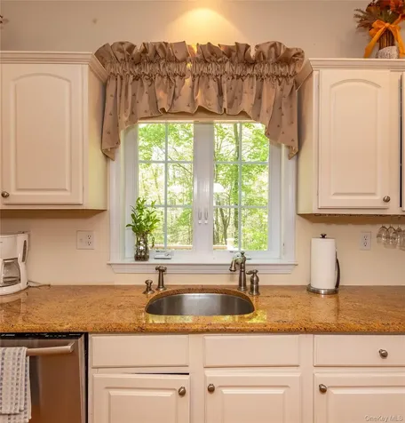 14 Glen Rock Circle Highland NY 12528
