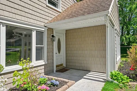 94 E East Way Mount Kisco NY 10549