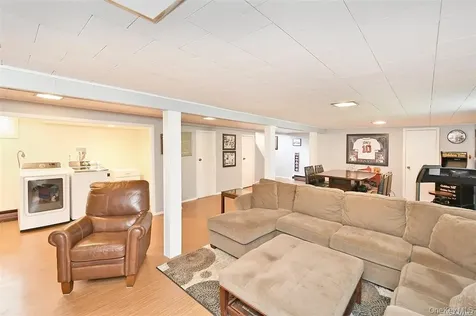 91 Pollok Place Hicksville NY 11801