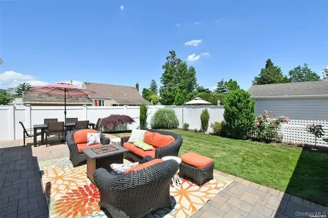 91 Pollok Place Hicksville NY 11801