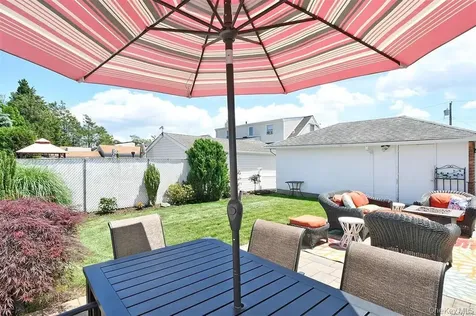 91 Pollok Place Hicksville NY 11801