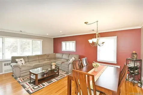 91 Pollok Place Hicksville NY 11801