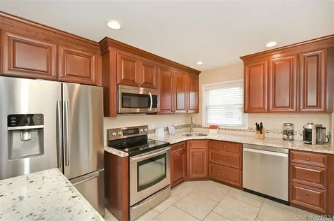 91 Pollok Place Hicksville NY 11801