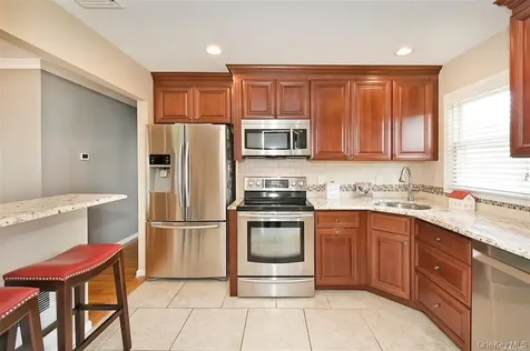 91 Pollok Place Hicksville NY 11801