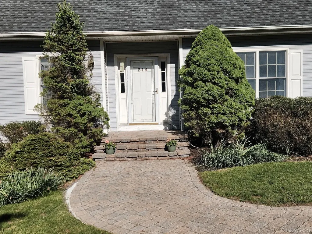 214 W Mombasha Road Monroe NY 10950