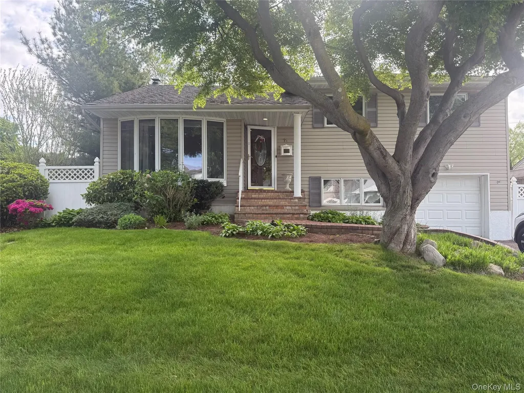 11 Syosset Circle Syosset NY 11791