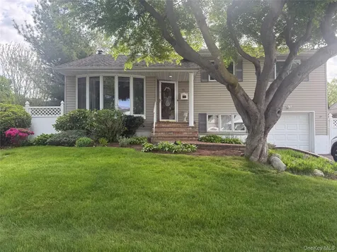 11 Syosset Circle Syosset NY 11791