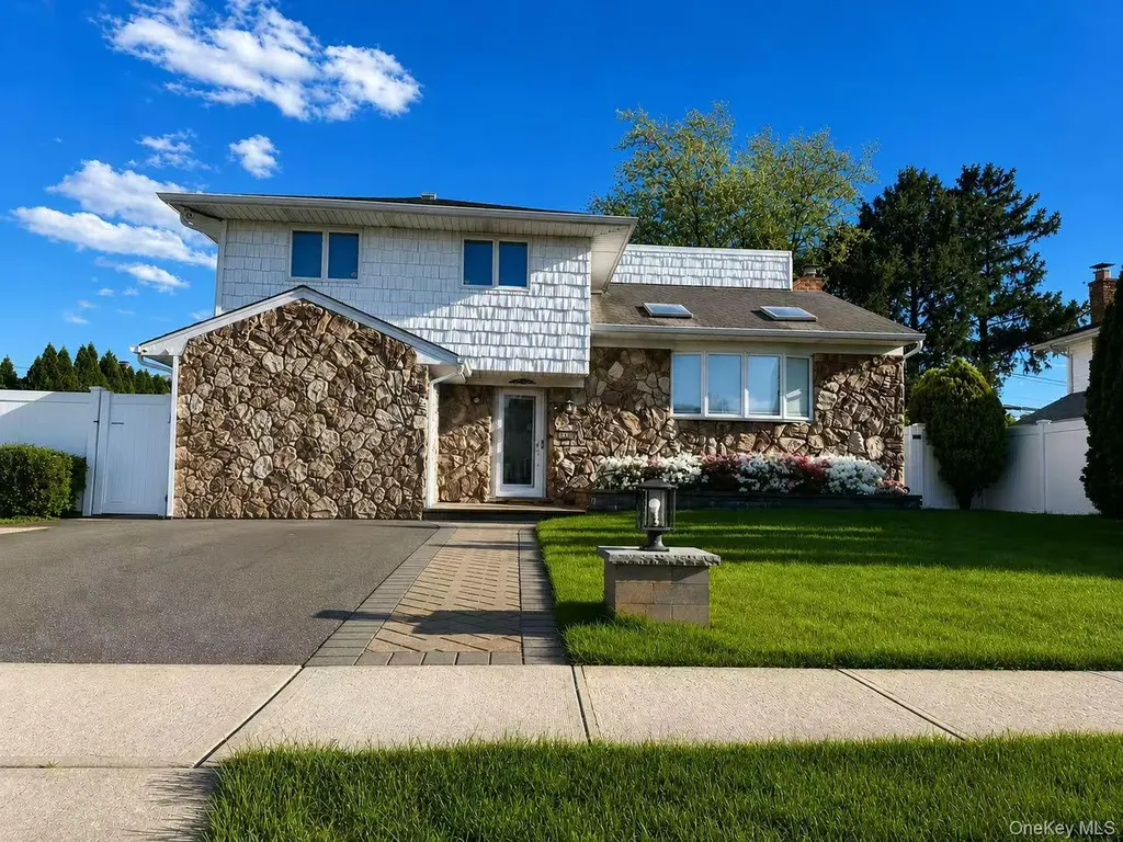 62 Summit Street Hicksville NY 11801