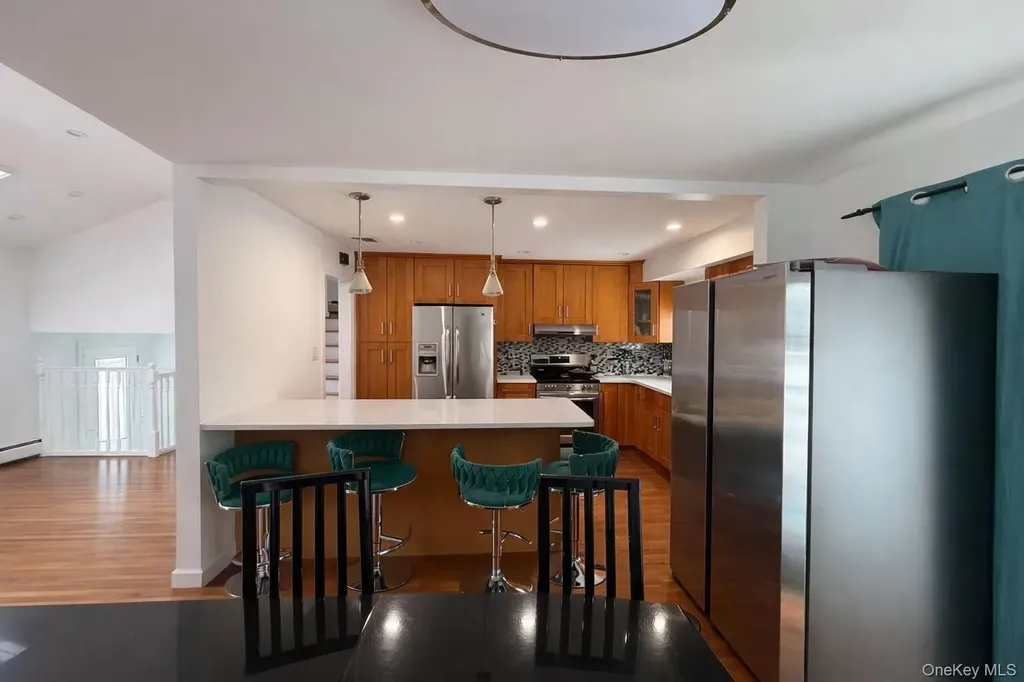 62 Summit Street Hicksville NY 11801