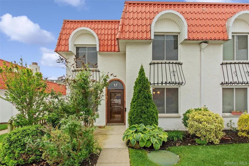 17 Alhambra Drive Oceanside NY 11572