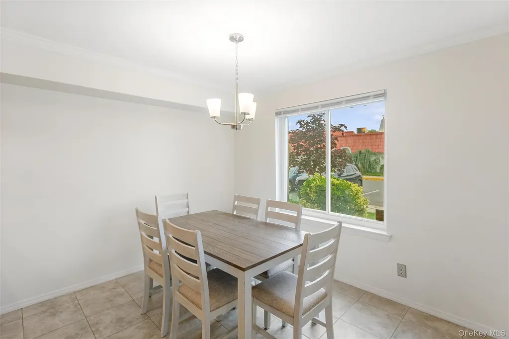 17 Alhambra Drive Oceanside NY 11572