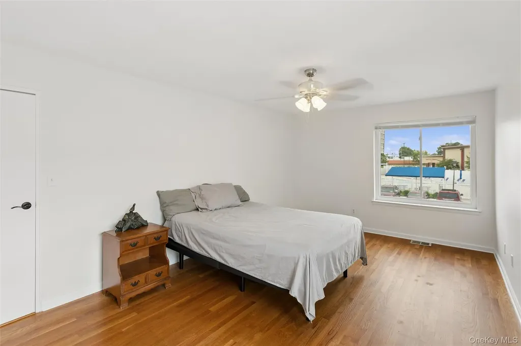 17 Alhambra Drive Oceanside NY 11572