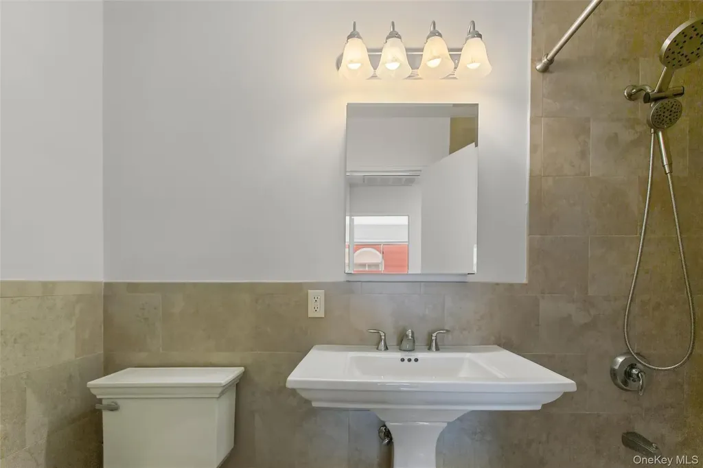 17 Alhambra Drive Oceanside NY 11572