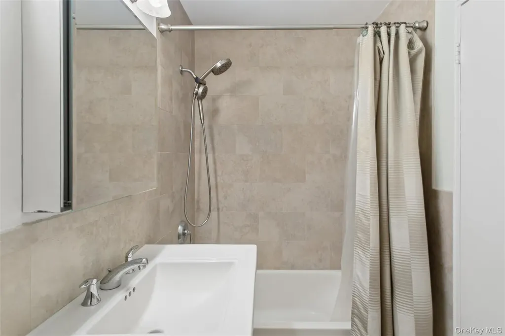 17 Alhambra Drive Oceanside NY 11572