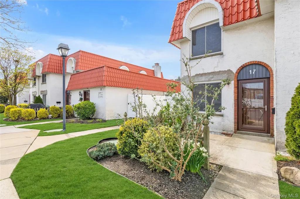 17 Alhambra Drive Oceanside NY 11572