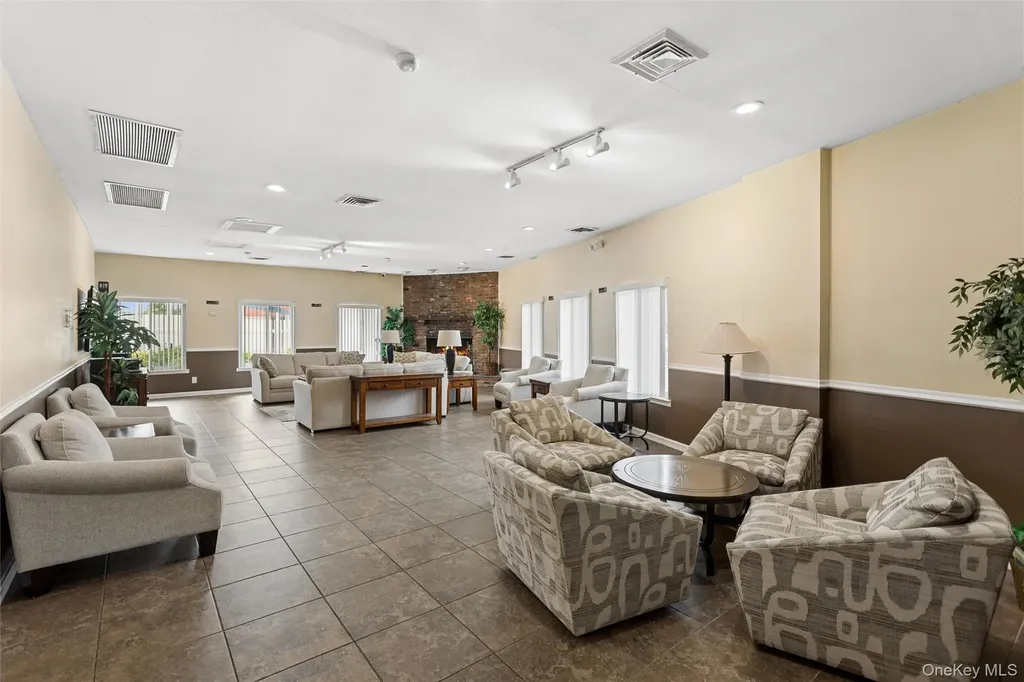 17 Alhambra Drive Oceanside NY 11572