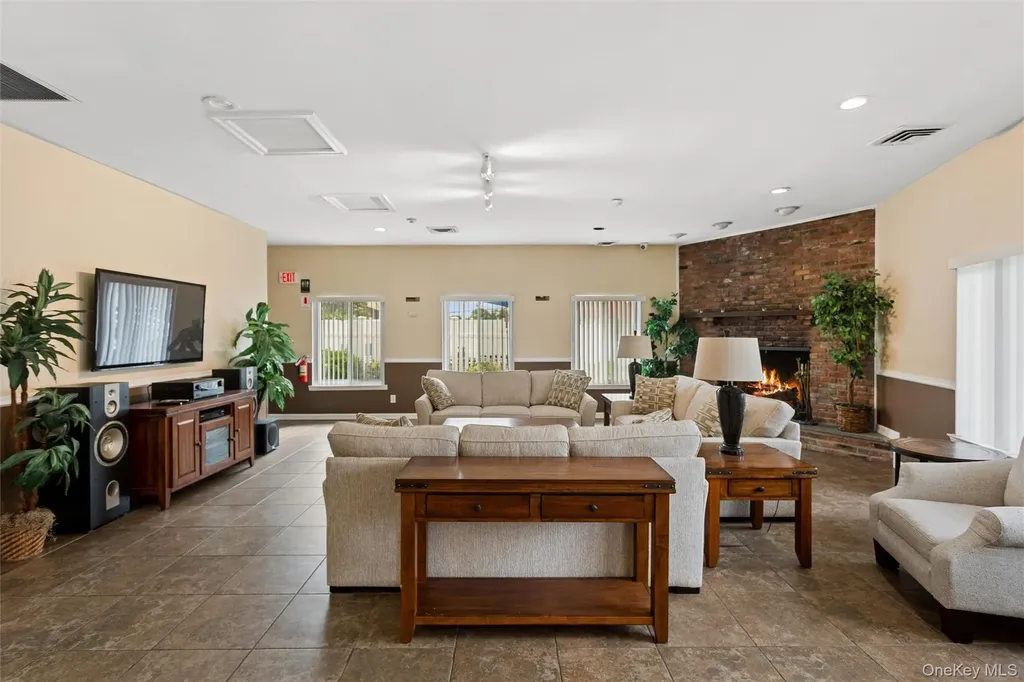 17 Alhambra Drive Oceanside NY 11572