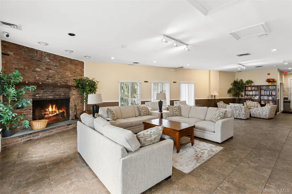 17 Alhambra Drive Oceanside NY 11572