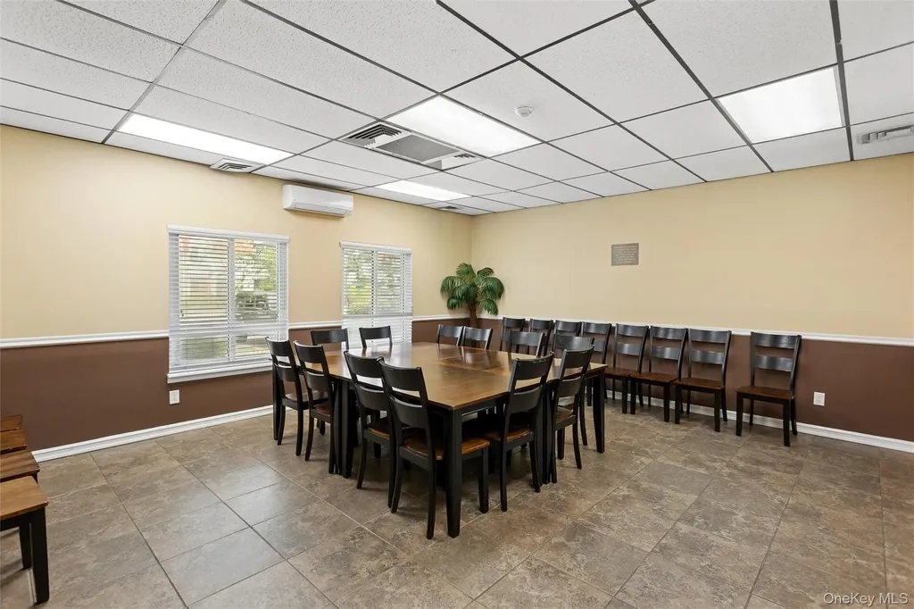 17 Alhambra Drive Oceanside NY 11572
