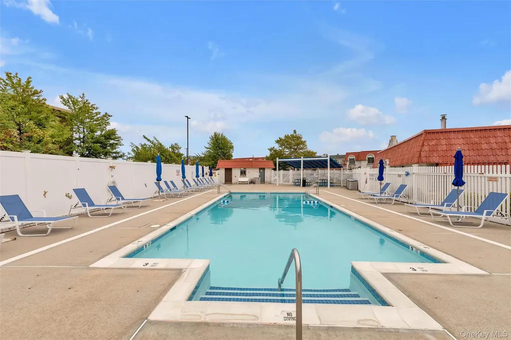 17 Alhambra Drive Oceanside NY 11572
