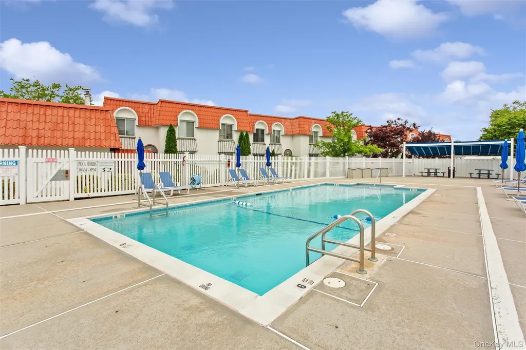 17 Alhambra Drive Oceanside NY 11572