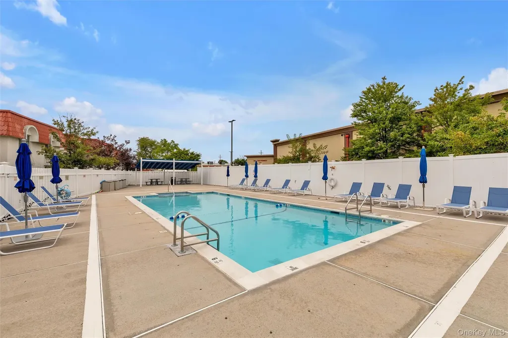 17 Alhambra Drive Oceanside NY 11572