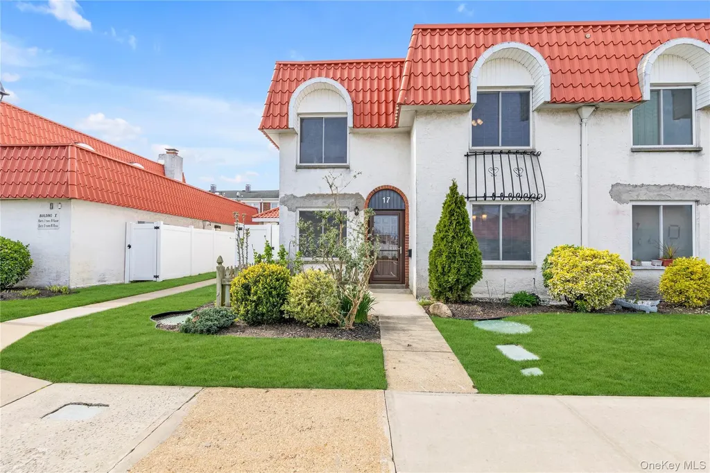 17 Alhambra Drive Oceanside NY 11572