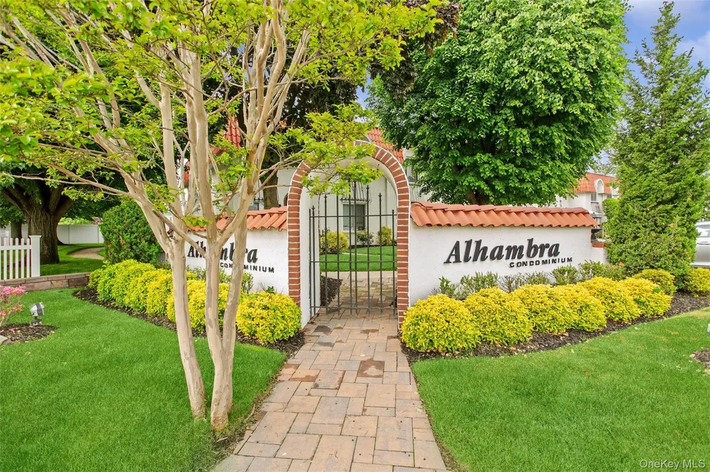 17 Alhambra Drive Oceanside NY 11572